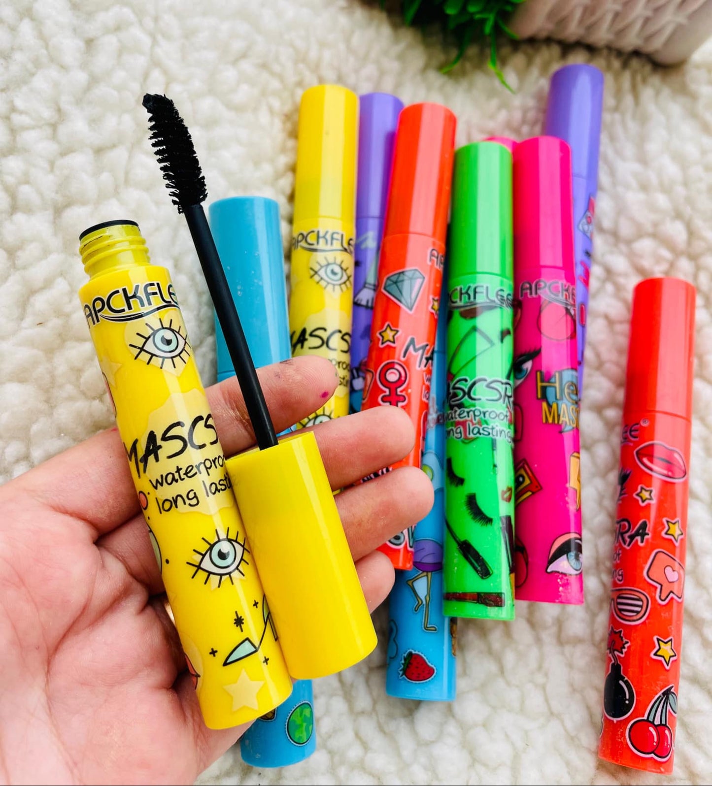 Bold Unfold Waterproof Mascara (per peice)